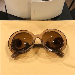 BRAND NEW! Rare! Prada Baroque taupe sunglasses 😎